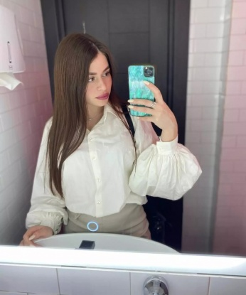 🌟 Опыт в сфере развлечений и умение создавать незабываемую атмосферу - вот мои сильные стороны. Я готова погрузить тебя в мир наслаждения и безграничного удовольствия. 💋 Мои услуги включают все, что ты можешь только пожелать: классический и эротический массаж, оральные ласки, золотой дождь и многое другое. У меня также есть отличные отзывы от моих предыдущих клиентов, которые говорят обо мне только лестные слова. 💯 Живу в Москве и готова принять тебя у себя или приехать к тебе в гости. 🏩 Уверена, что наши встречи будут запоминающимися и яркими. Давай сделаем нашу встречу особенной и незабываемой?
Фото в моем профиле реальные. 💯 Не упускай возможность познакомиться со мной лично и насладиться обществом настоящей профессиональной девушки. 🌹 Жду тебя в Москве! 🌆 2551, 20 лет